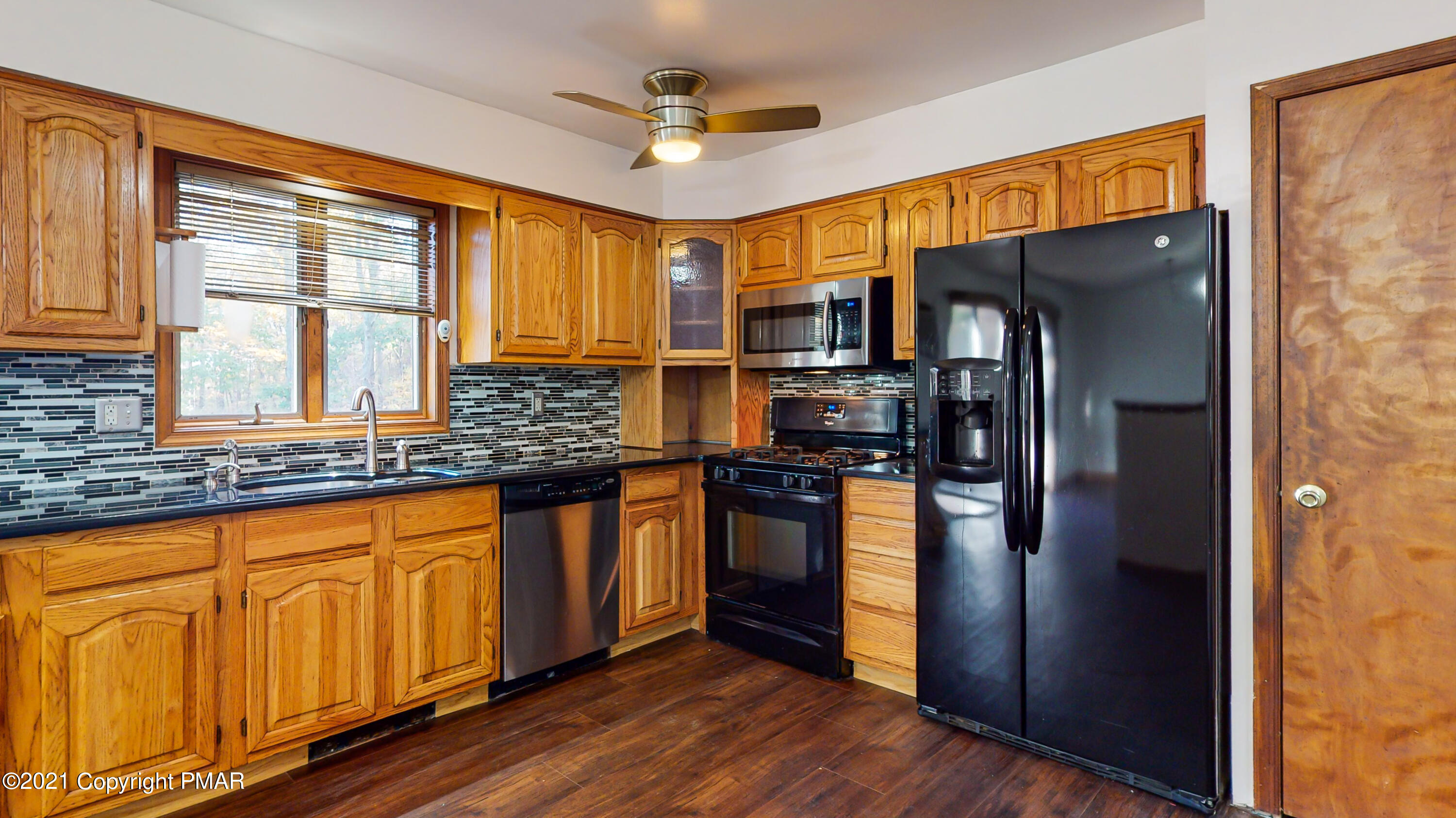 185 Magic Mountain Road Henryville, PA 18332 - Photo 15 of 58 Kitchen