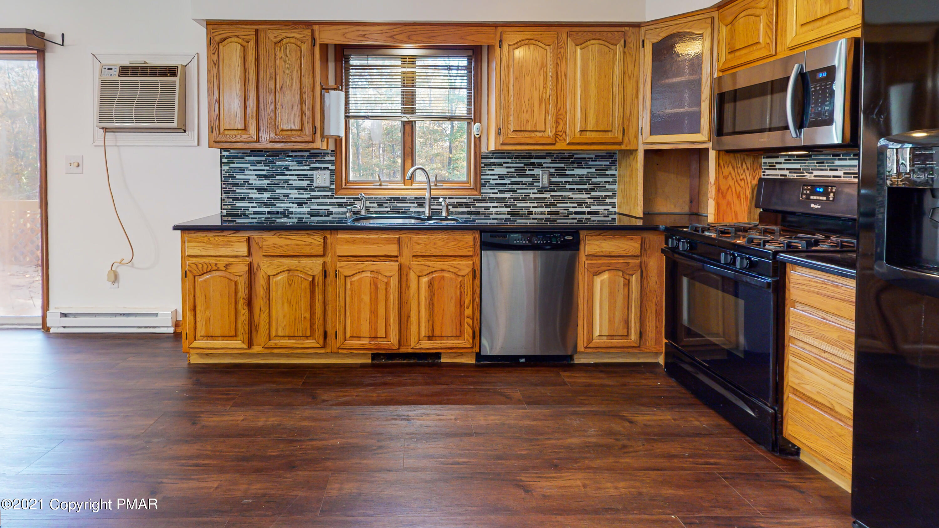 185 Magic Mountain Road Henryville, PA 18332 - Photo 16 of 58 Kitchen