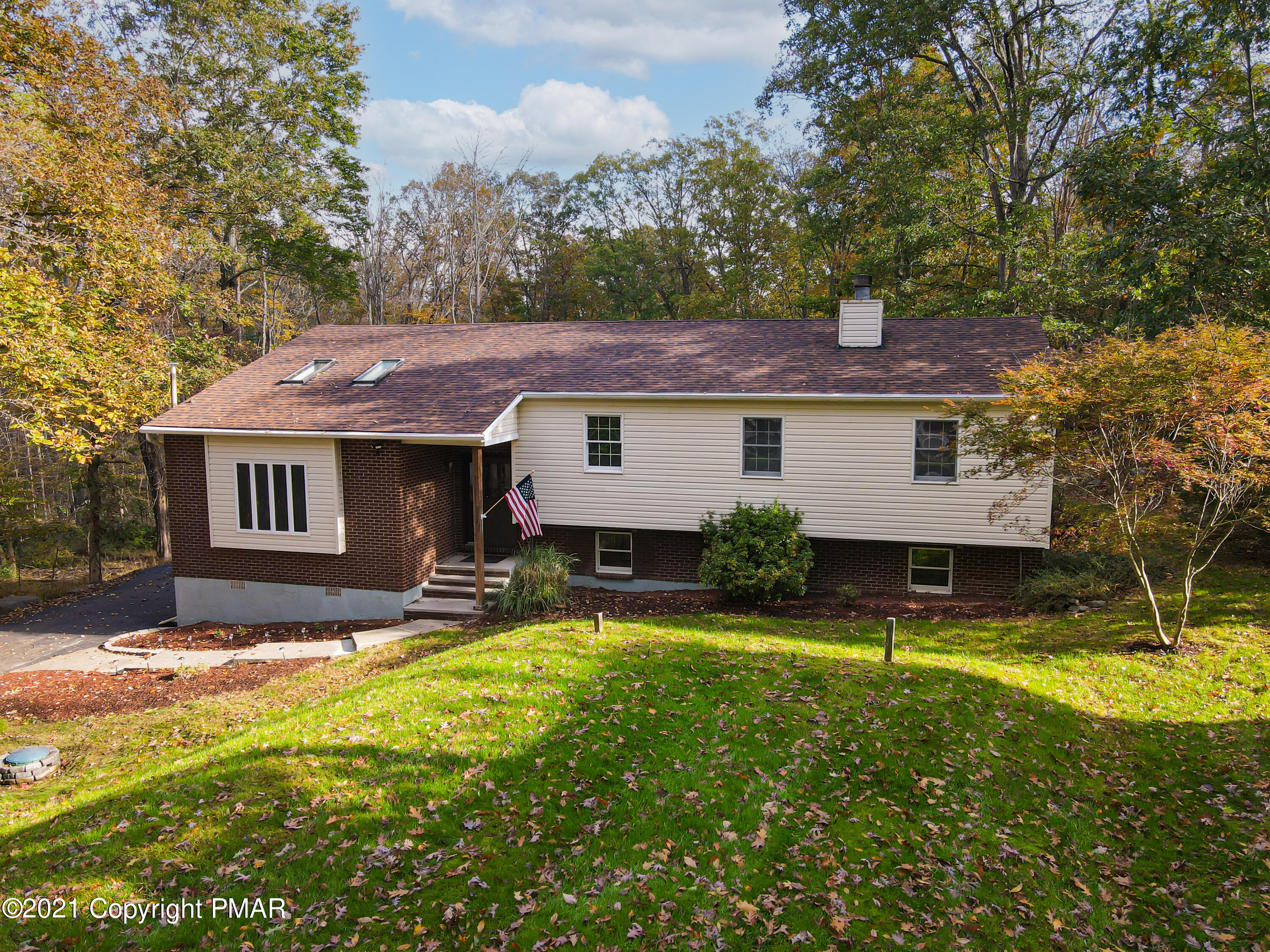 185 Magic Mountain Road Henryville, PA 18332 - Photo 2 of 58 Front