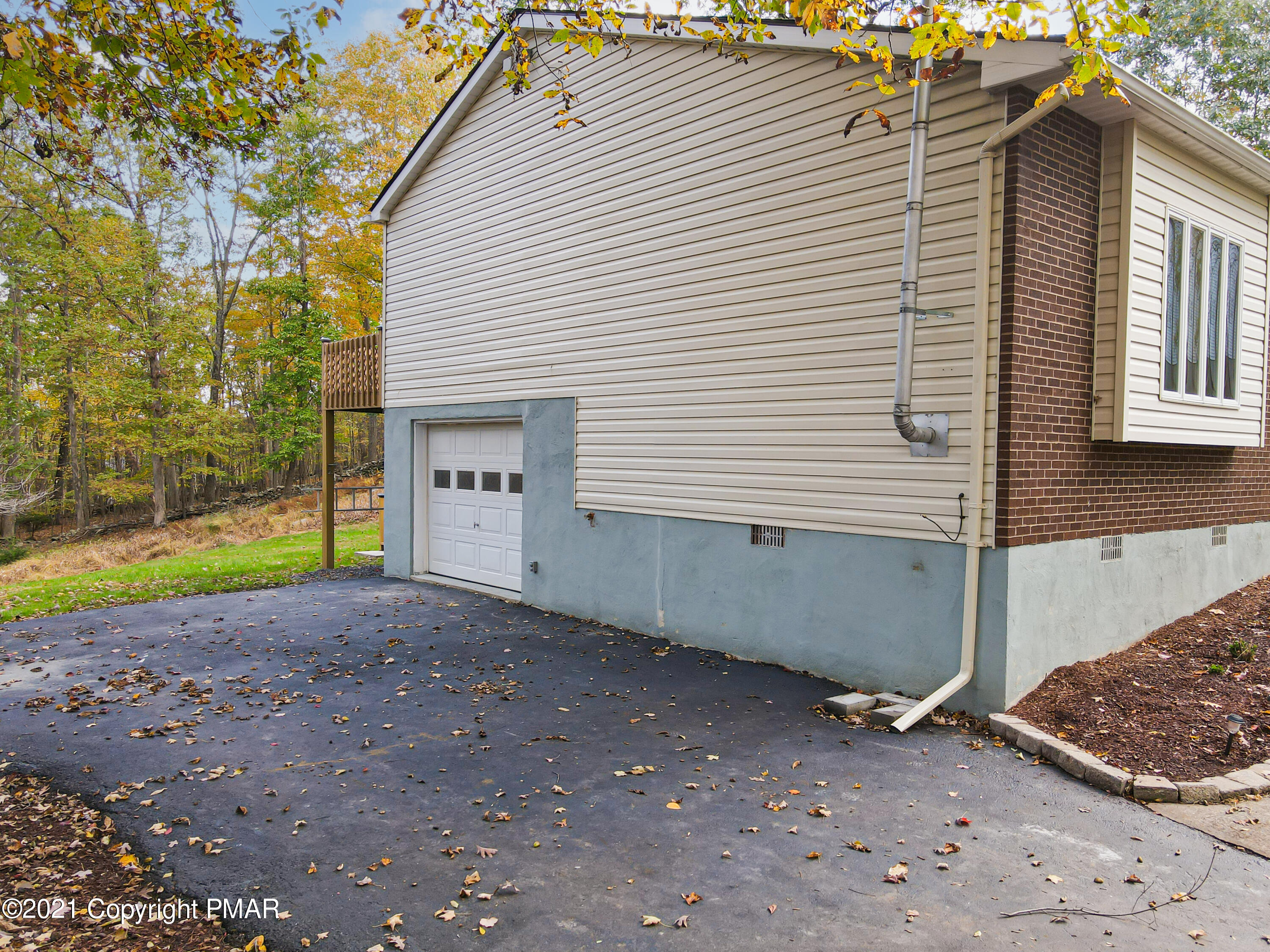 185 Magic Mountain Road Henryville, PA 18332 - Photo 50 of 58 Side View