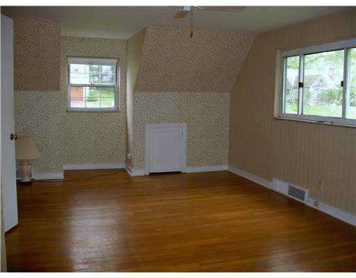8121 Edwood Road Pittsburgh, PA 15237 - Photo 7 of 18 Master Bedroom. Expansive Master Bed Room with hardwood floors, ceiling fan, walk in closet and it s own master bath