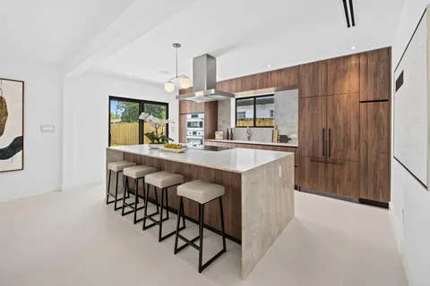 $1,995,000 | 2370 Northeast 195th Street, Miami, FL 33180