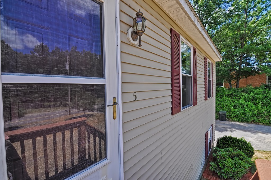 5 Dudley Road Oxford, MA 01540 - Photo 2 of 25 Gallery Image 2