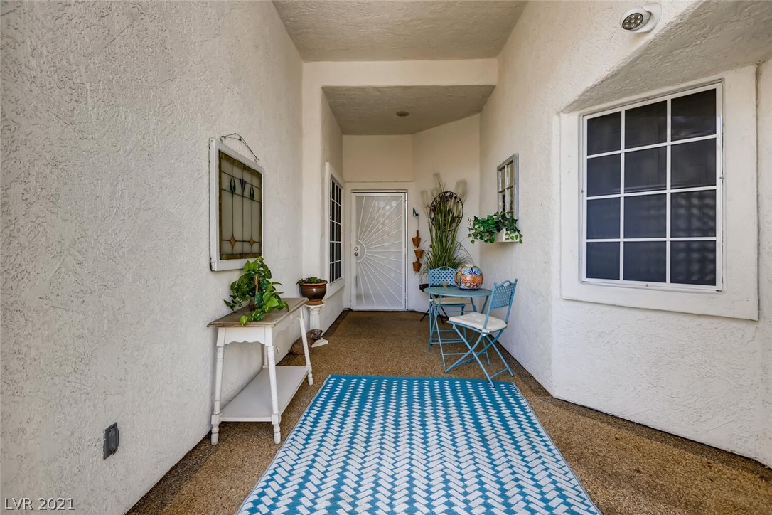 271 Spring Palms Street Henderson, NV 89012 - Photo 4 of 50 Gallery Image 4
