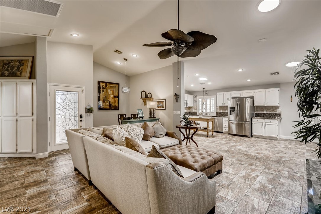 271 Spring Palms Street Henderson, NV 89012 - Photo 8 of 50 Gallery Image 8
