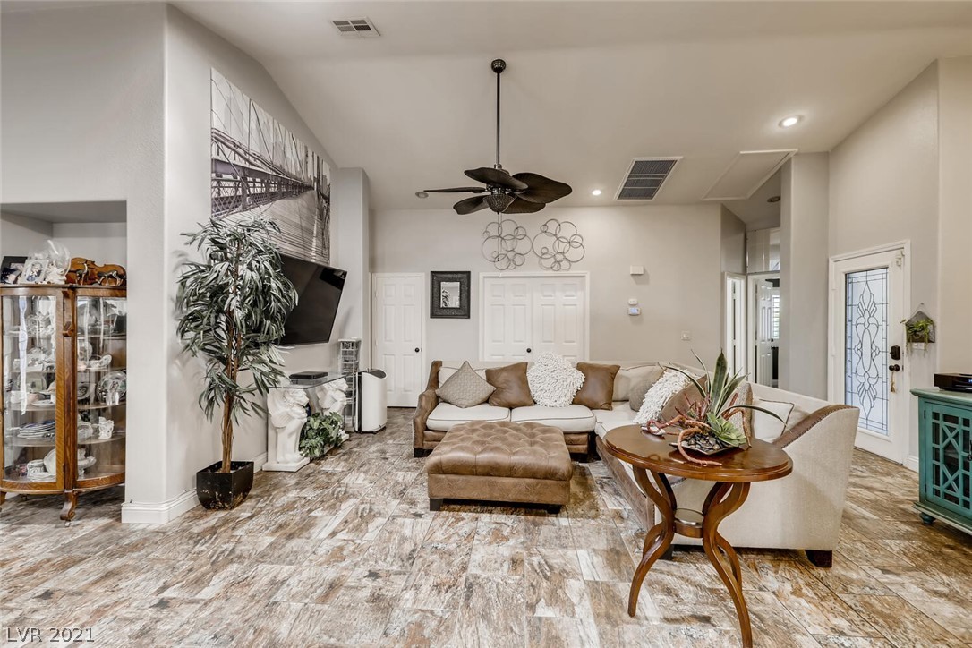 271 Spring Palms Street Henderson, NV 89012 - Photo 10 of 50 Gallery Image 10