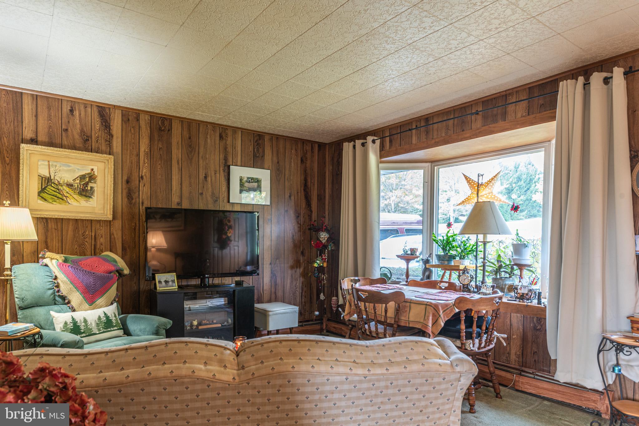 942 Ebert Road Coopersburg, PA 18036 - Photo 11 of 28 Living Room