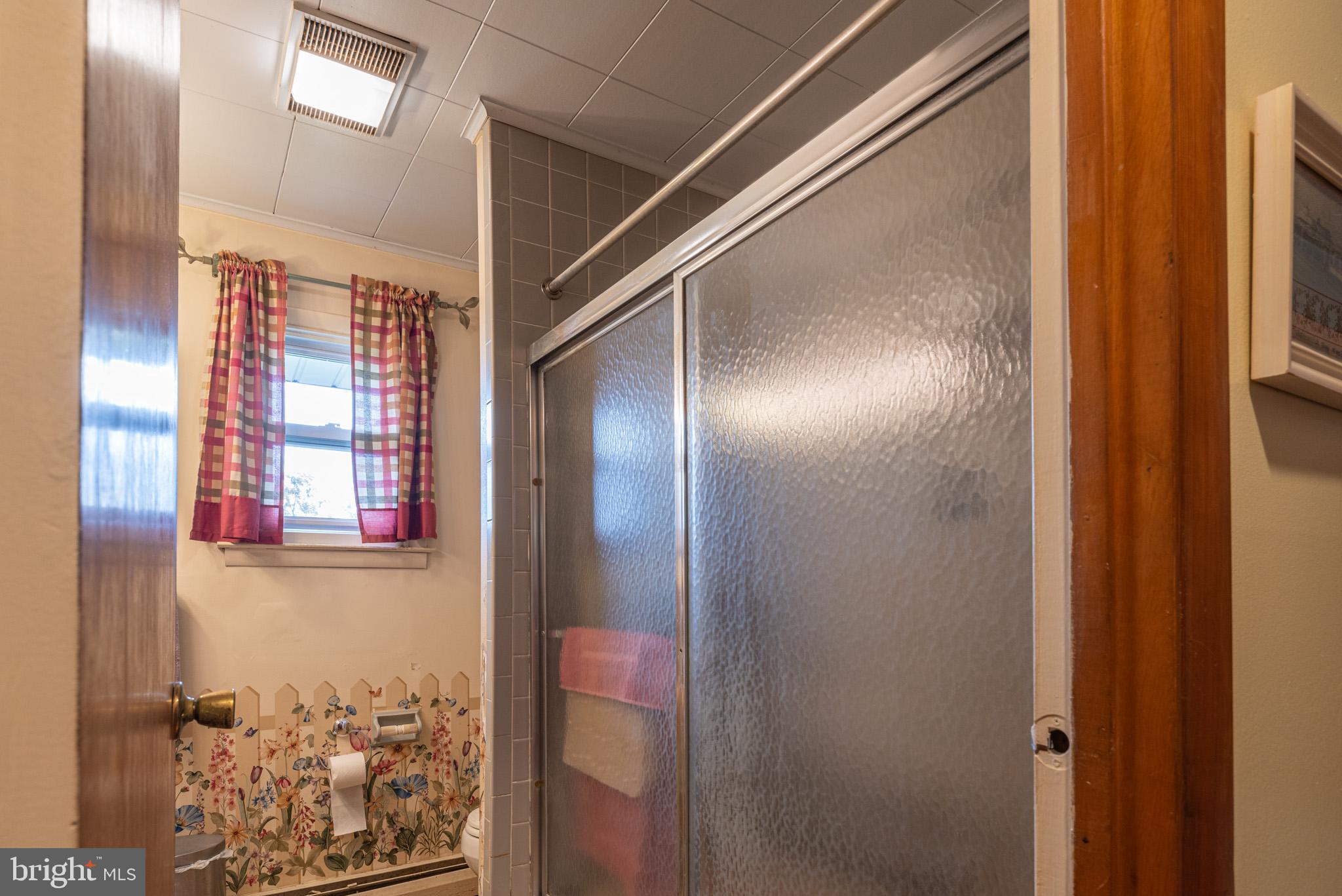 942 Ebert Road Coopersburg, PA 18036 - Photo 21 of 28 Bathroom