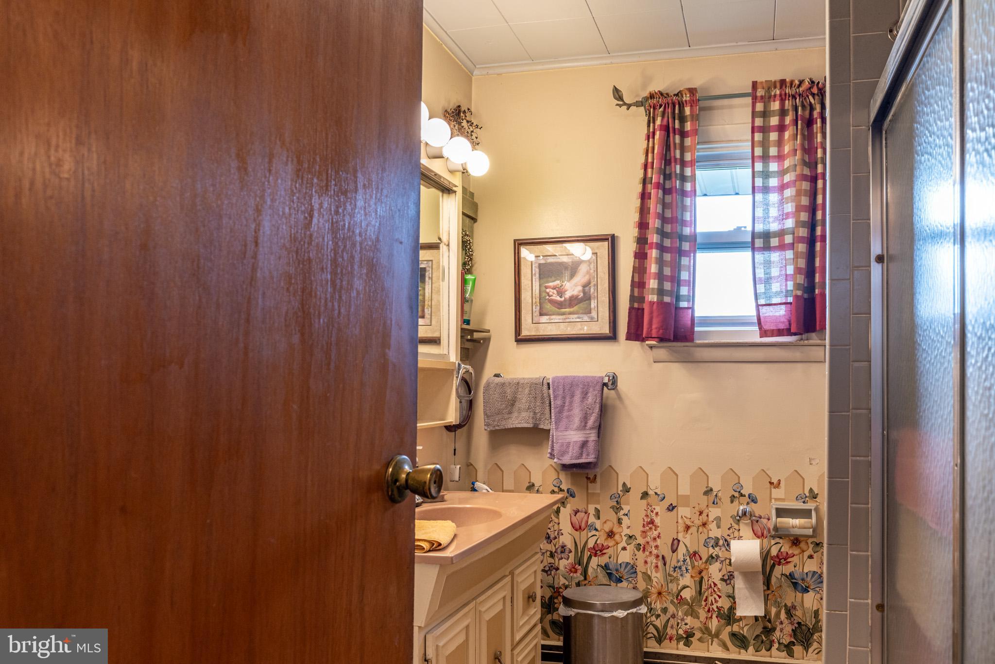942 Ebert Road Coopersburg, PA 18036 - Photo 22 of 28 Bathroom