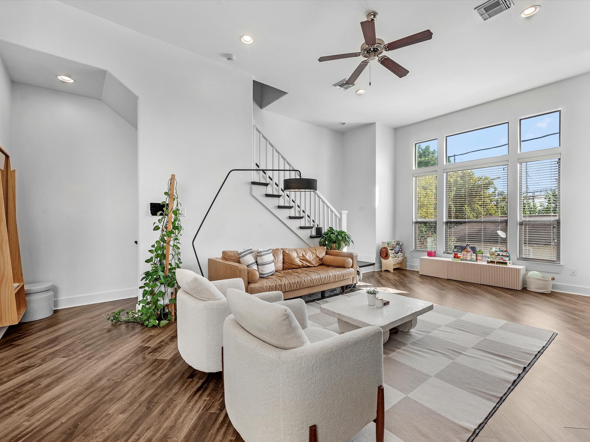 3421 Gillespie Street Houston, TX 77020 - Photo 12 of 34 a living room with furniture and a potted plant