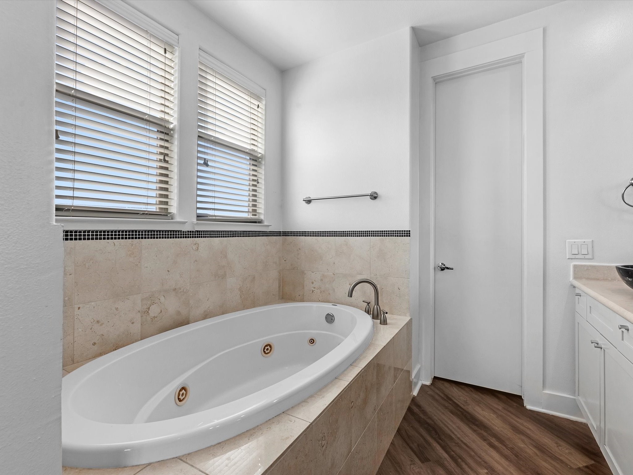 3421 Gillespie Street Houston, TX 77020 - Photo 25 of 34 a bathroom with a tub and a window