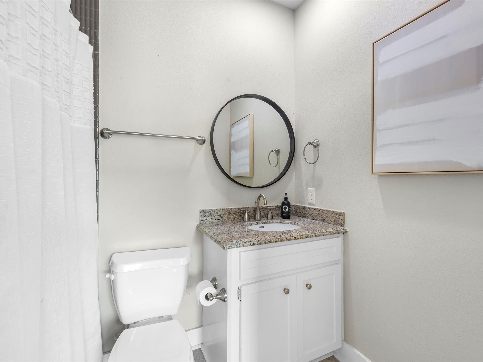 3421 Gillespie Street Houston, TX 77020 - Photo 9 of 34 a bathroom with a sink and a mirror