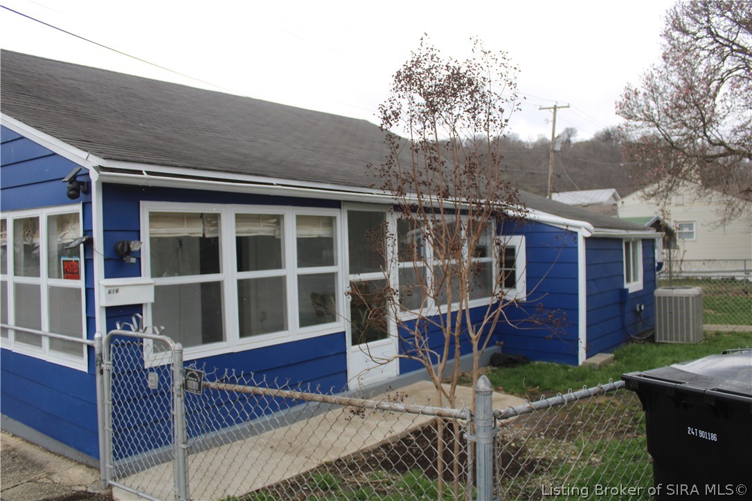 616 Gerry Lane Madison, IN 47250 - Photo 2 of 30