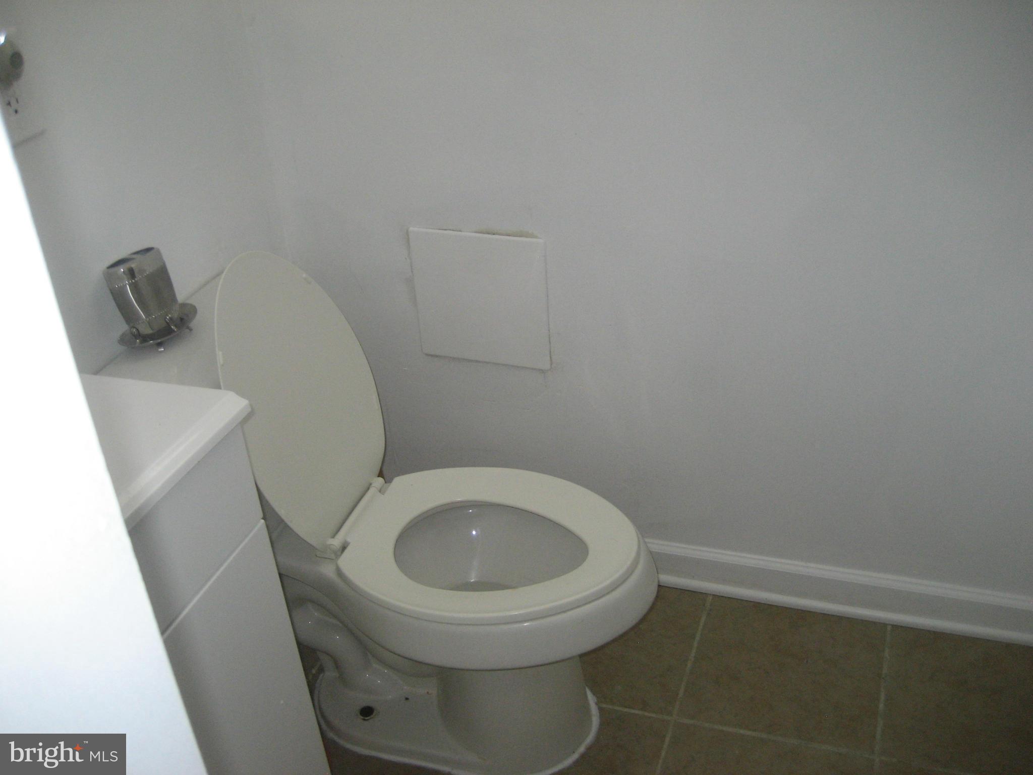 4108 Flowerton Road Baltimore, MD 21229 - Photo 12 of 27 Bath