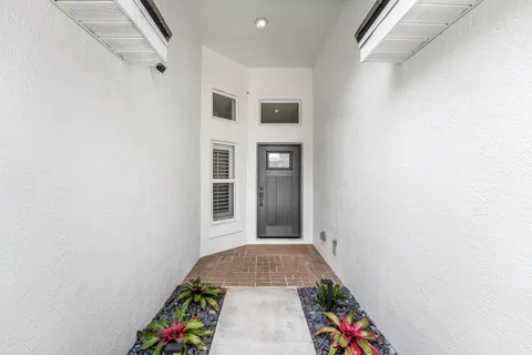 $995,000 | 583 Canoe Point, Delray Beach, FL 33444