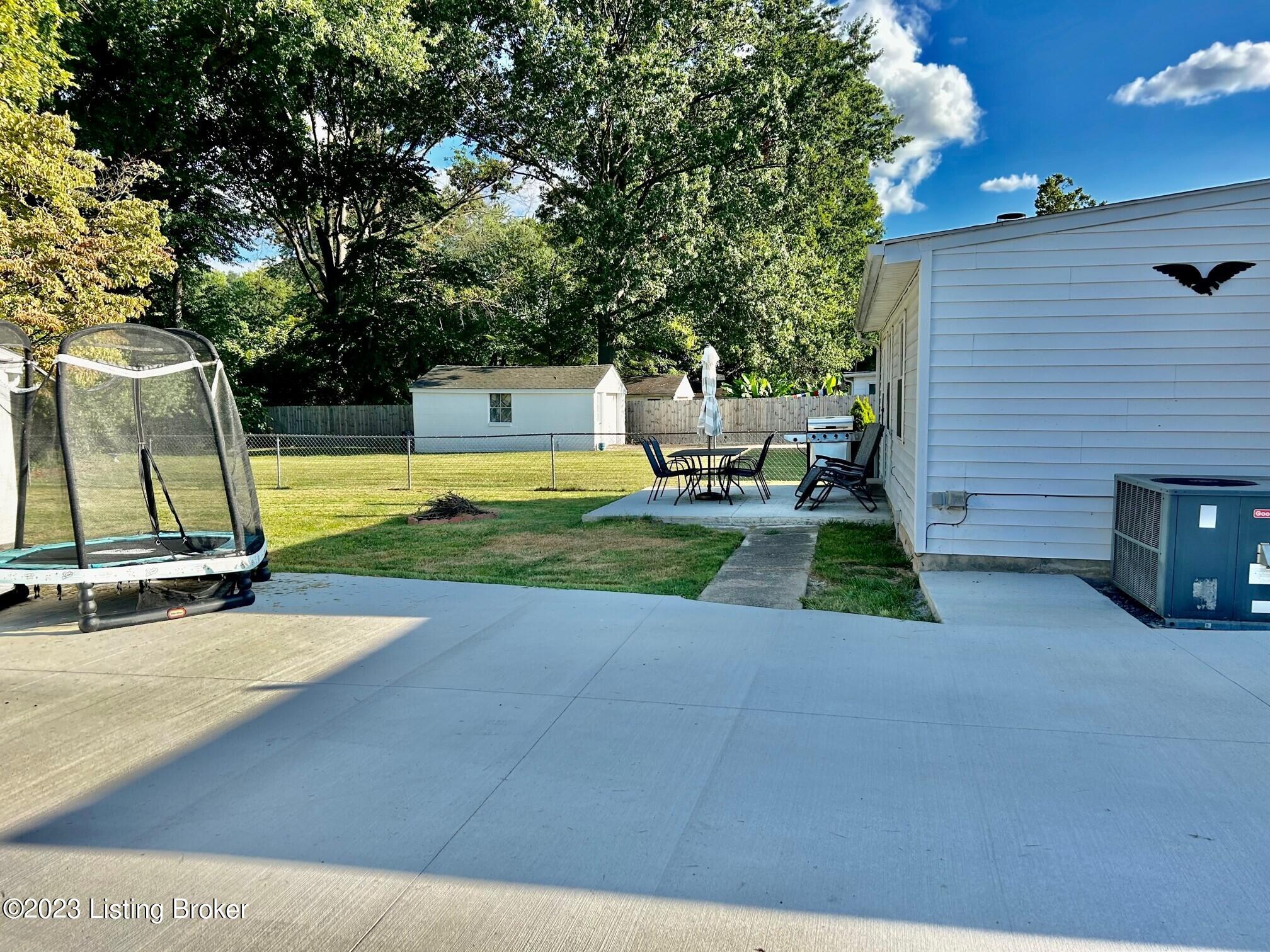 8517 Chase Road Louisville, KY 40258 - Photo 21 of 27 8