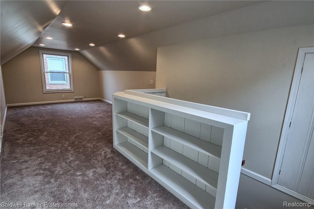 9691 Ruth Avenue Allen Park, MI 48101 - Photo 10 of 25 Master Bedroom.jpg