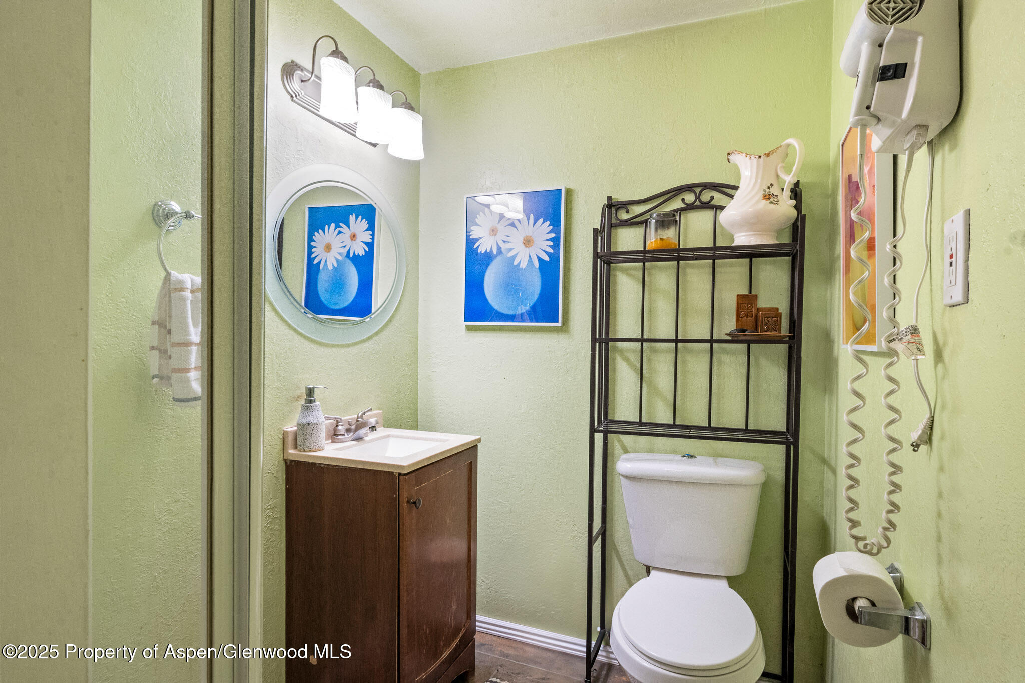 125 East 9th Street Rifle, CO 81650 - Photo 20 of 29 a bathroom with a toilet sink and mirror
