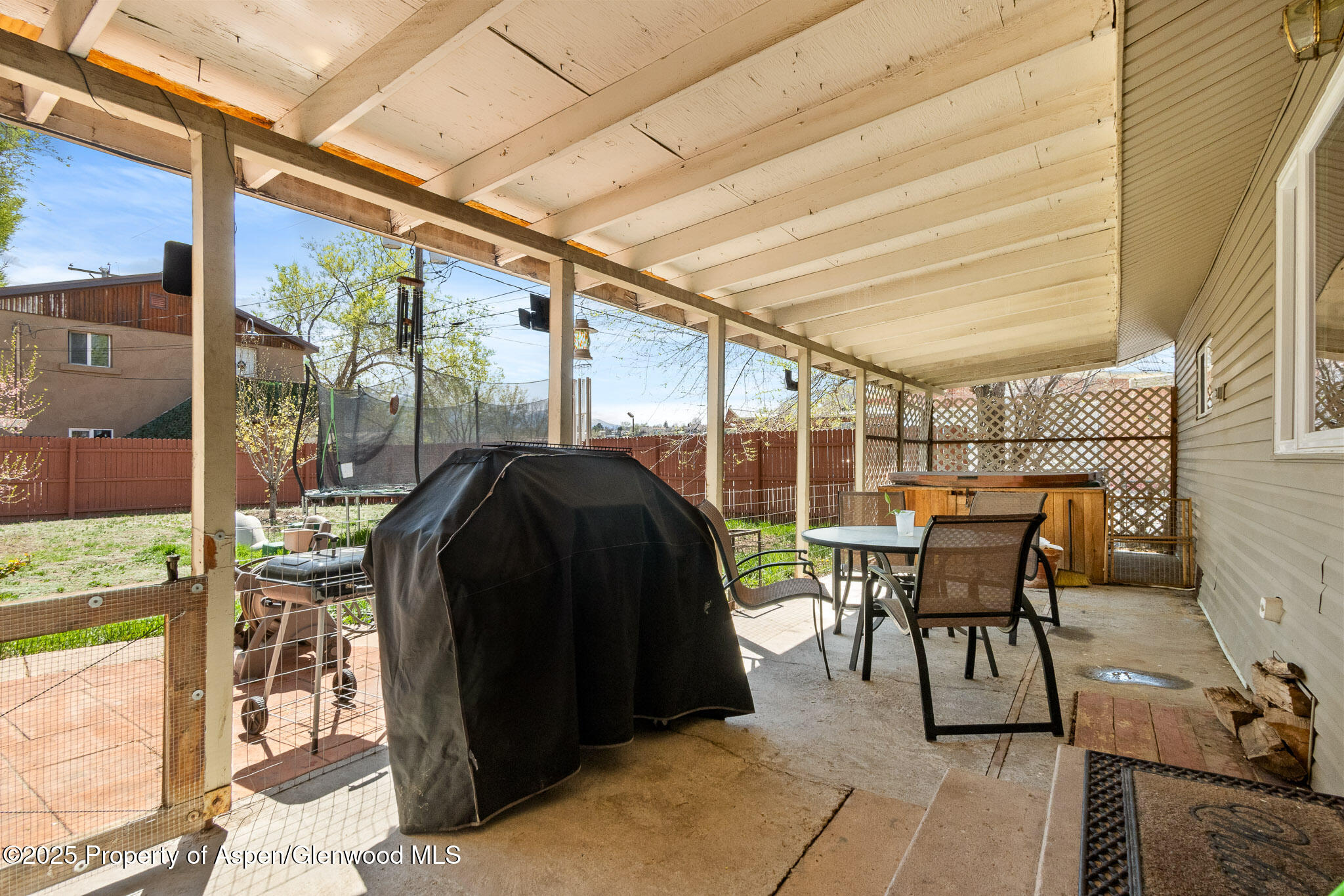 125 East 9th Street Rifle, CO 81650 - Photo 25 of 29 a view of a chairs and table in patio