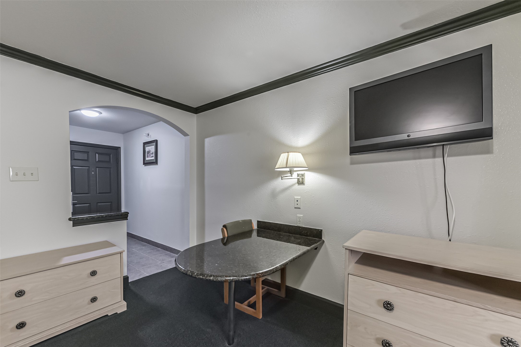 1025 Swanson Street, Unit 311 Houston, TX 77030 - Photo 19 of 26 a living room with furniture and a flat screen tv