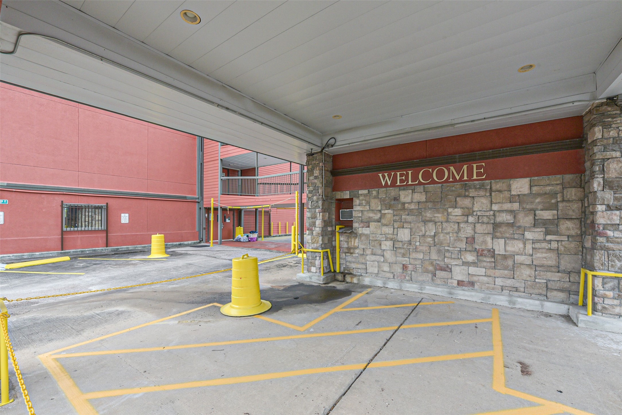 1025 Swanson Street, Unit 311 Houston, TX 77030 - Photo 3 of 26 a view of building with shower