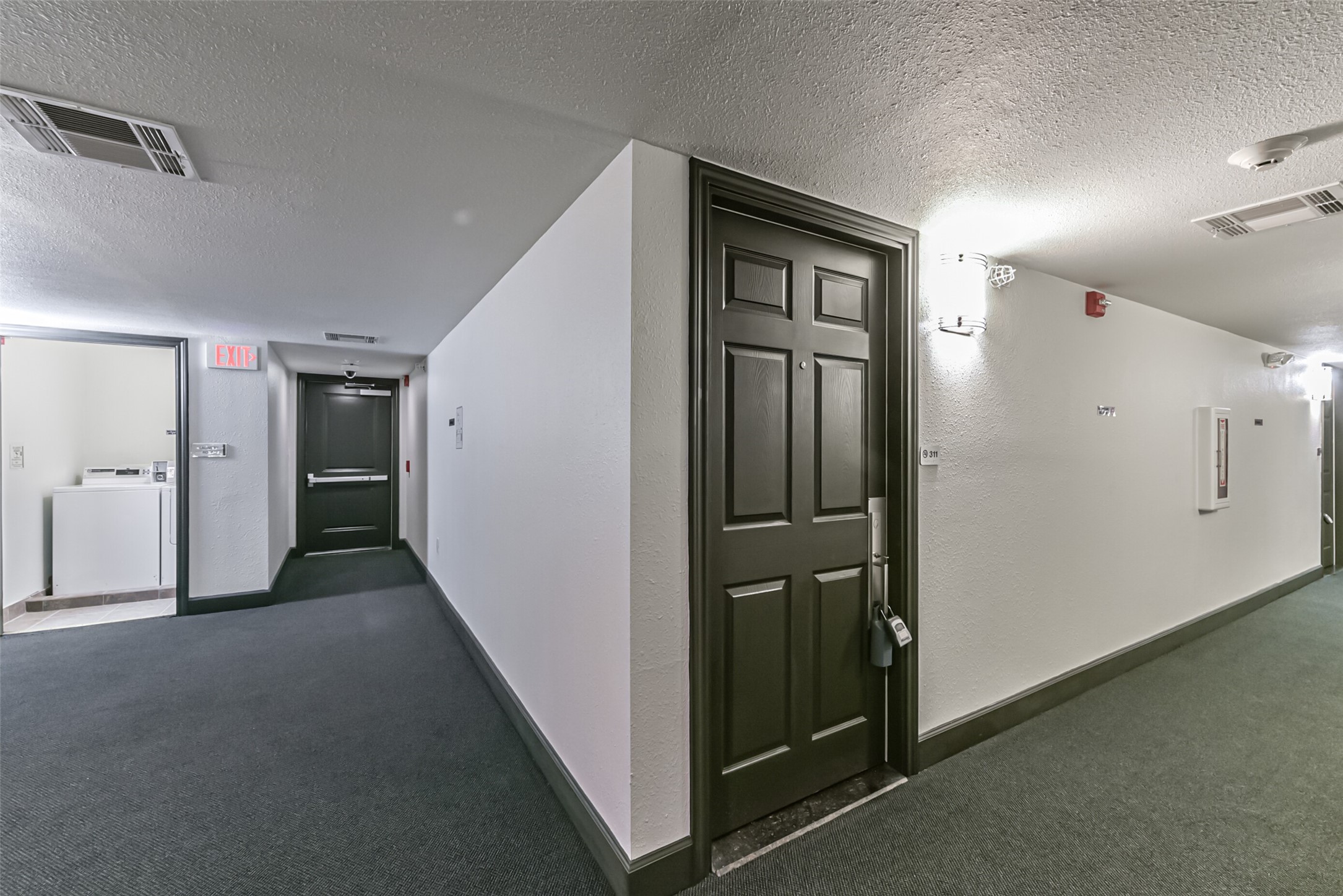 1025 Swanson Street, Unit 311 Houston, TX 77030 - Photo 8 of 26 a view of hallway