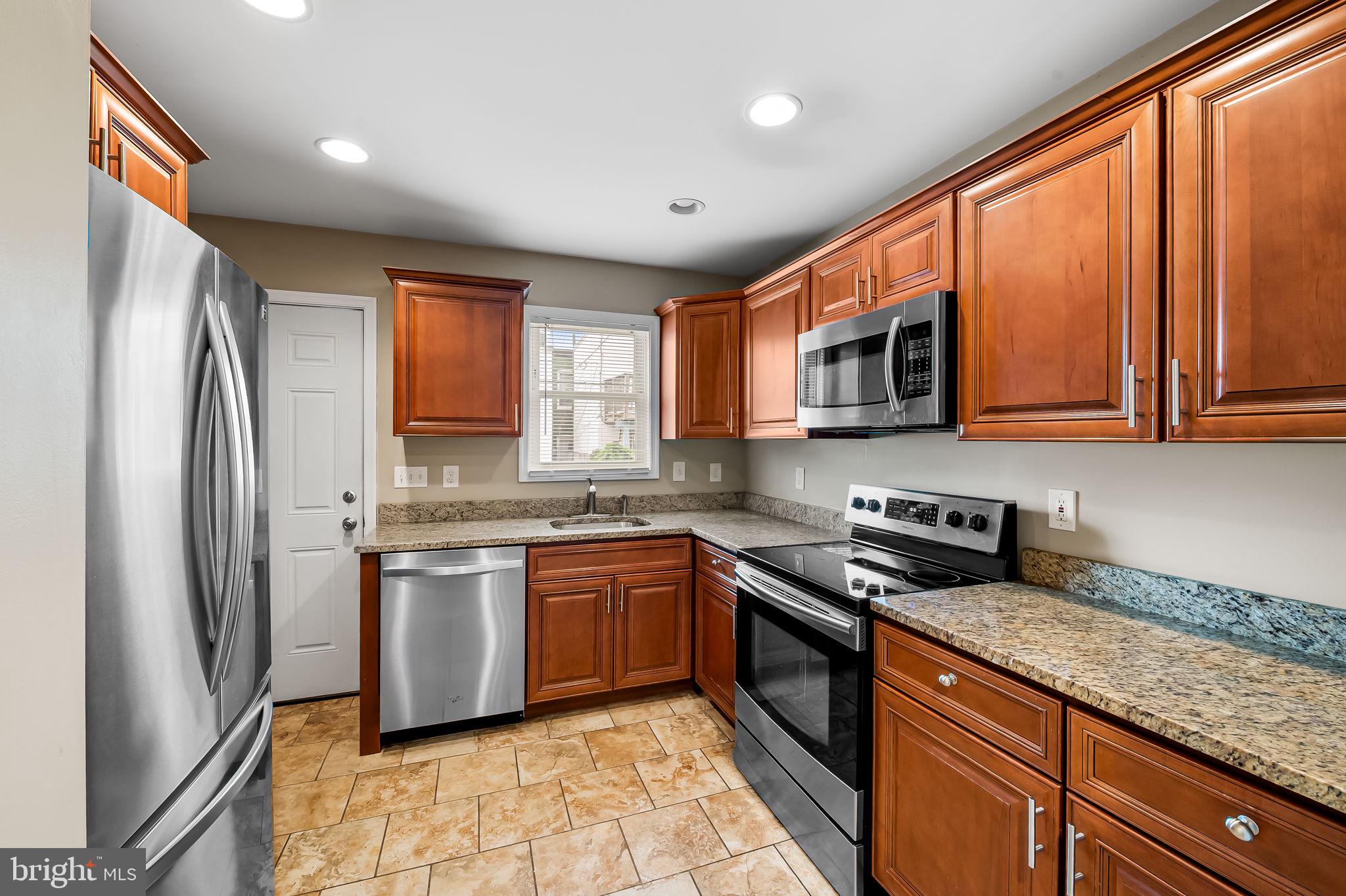 111 North Port Street Baltimore, MD 21224 - Photo 11 of 34