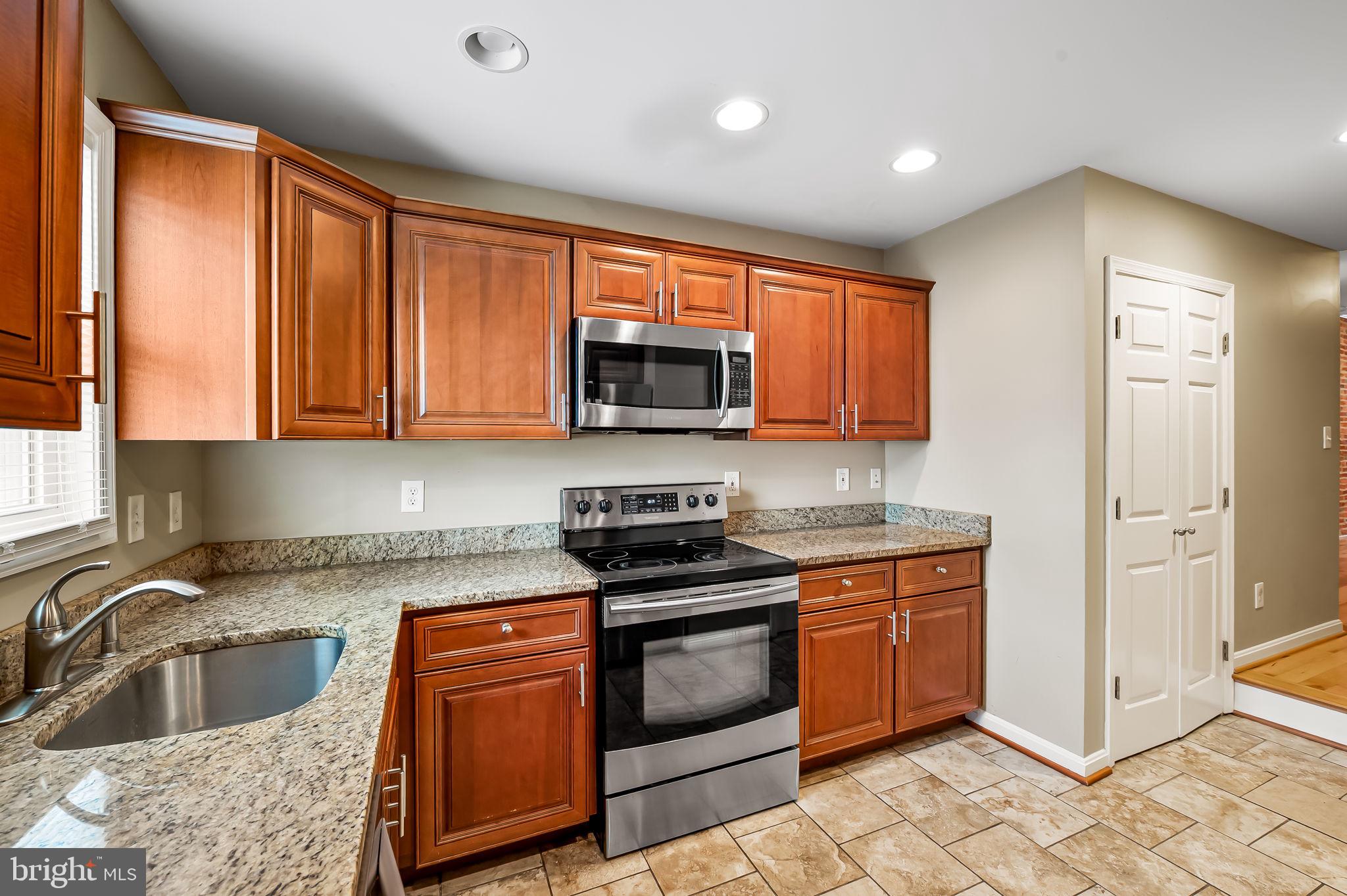 111 North Port Street Baltimore, MD 21224 - Photo 13 of 34