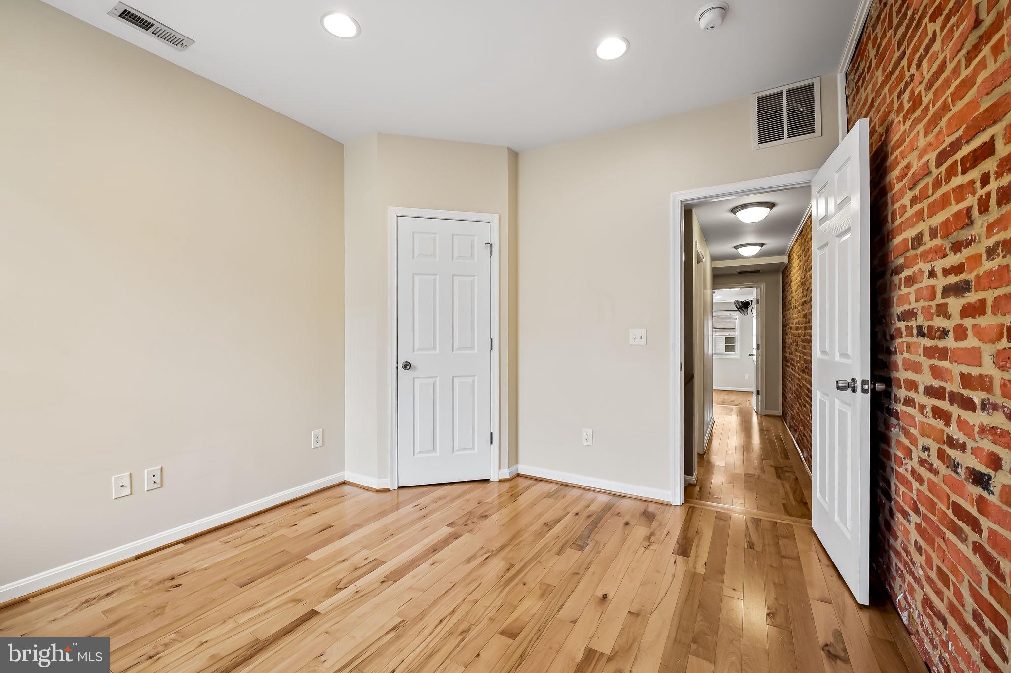 111 North Port Street Baltimore, MD 21224 - Photo 19 of 34