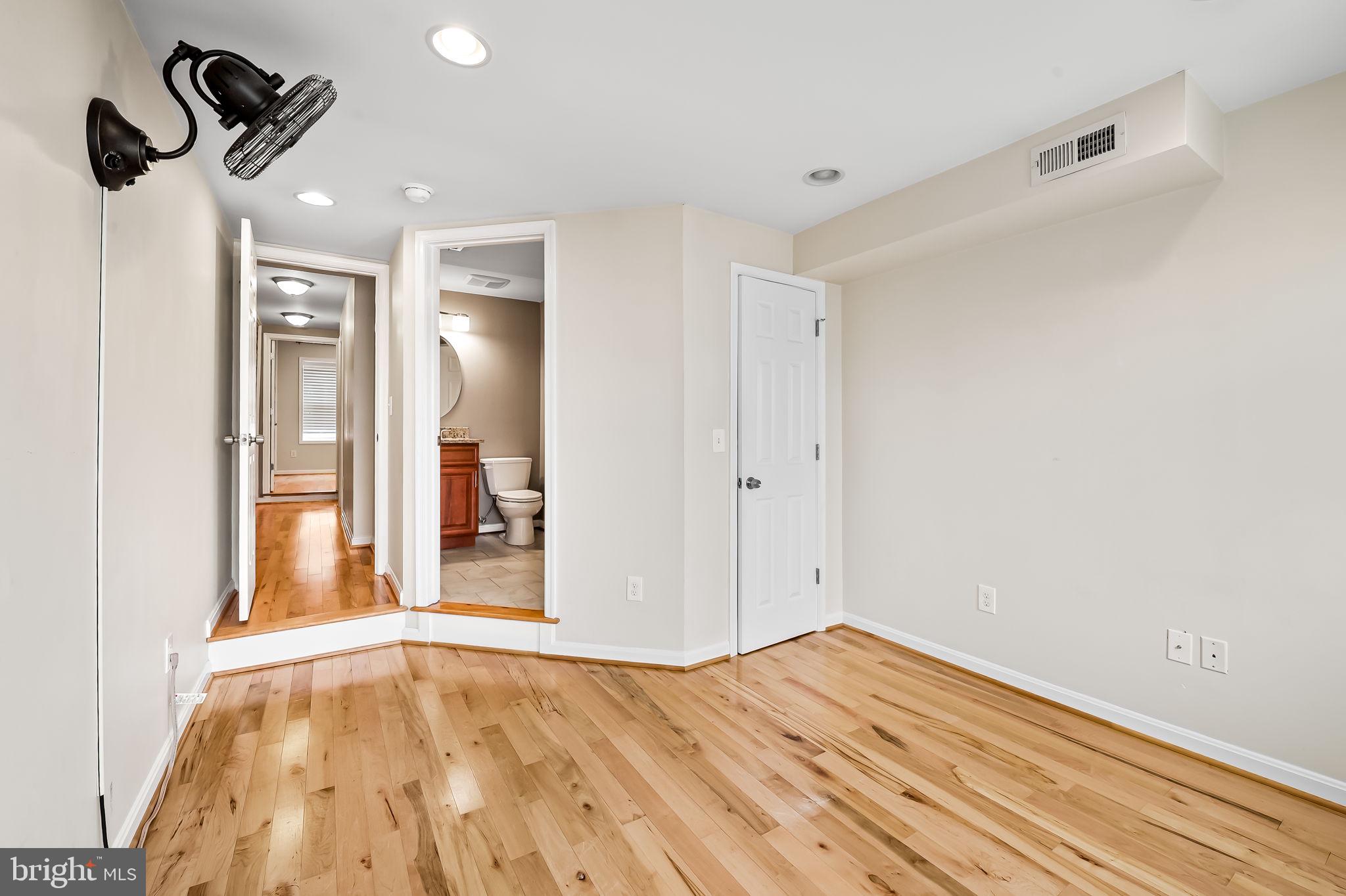 111 North Port Street Baltimore, MD 21224 - Photo 23 of 34