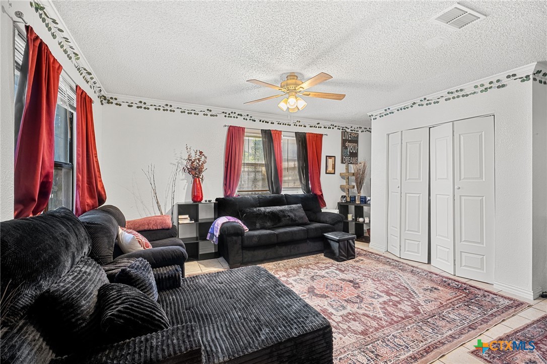 3602 Bacon Ranch Road Killeen, TX 76542 - Photo 6 of 29 Living area #2