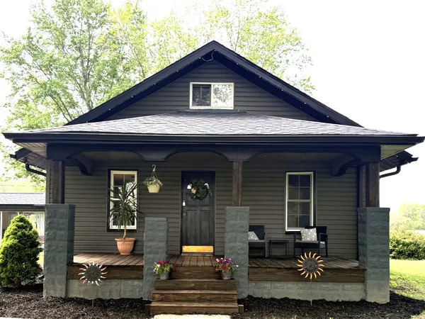 $270,000 | 2305 North 1025th Street, Ramsey, IL 62080