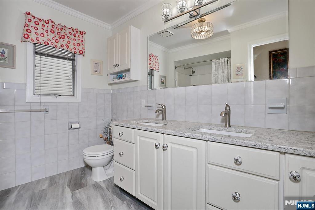 393 New Bridge Road Bergenfield, NJ 07621 - Photo 23 of 37