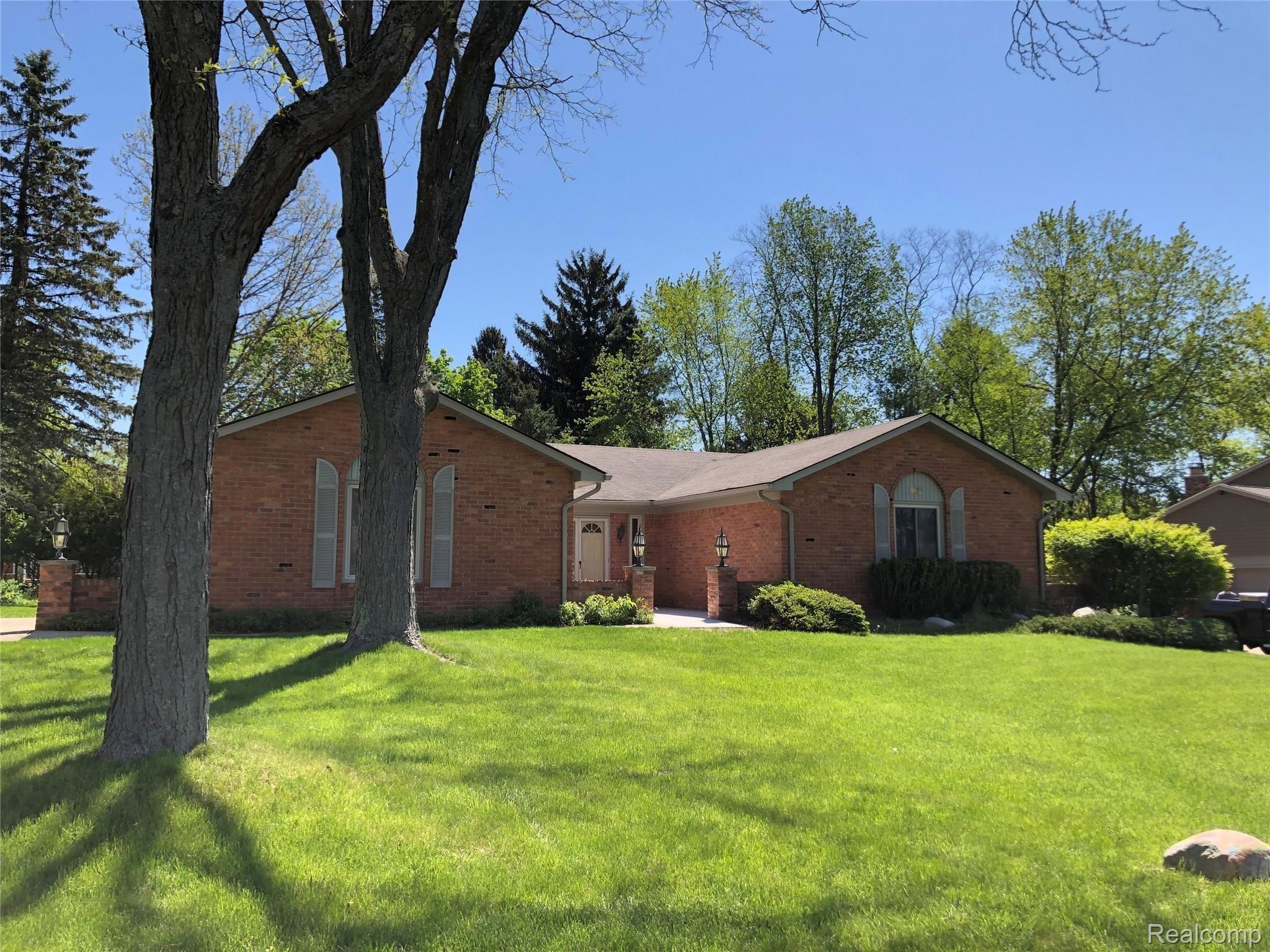 802 Bridgestone Drive Rochester, MI 48309 - Photo 2 of 37 Front.jpg