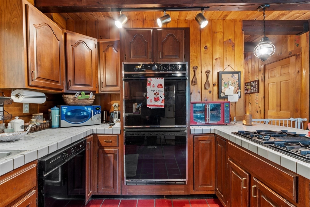 90 Appleton Circle Fitchburg, MA 01420 - Photo 4 of 30