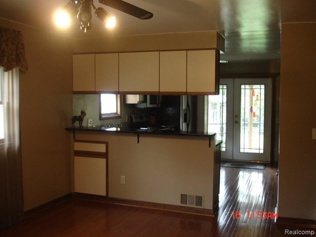 3065 Willet Avenue Rochester, MI 48309 - Photo 8 of 18 DSC06734.JPG