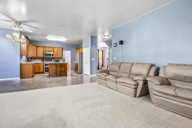 $475,000 | 25226 Balmoral Drive, Shorewood, IL 60404