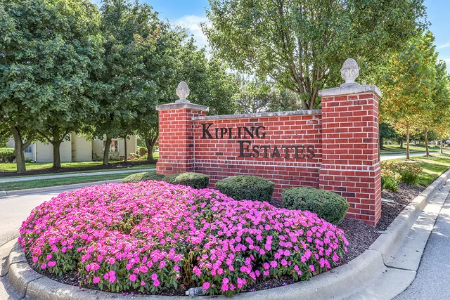 $475,000 | 25226 Balmoral Drive, Shorewood, IL 60404