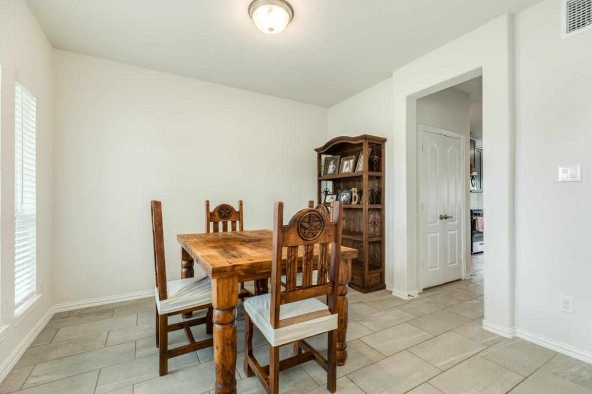 177 Bayou Bend Boulevard Angleton, TX 77515 - Photo 20 of 33 a dining room with furniture and a table