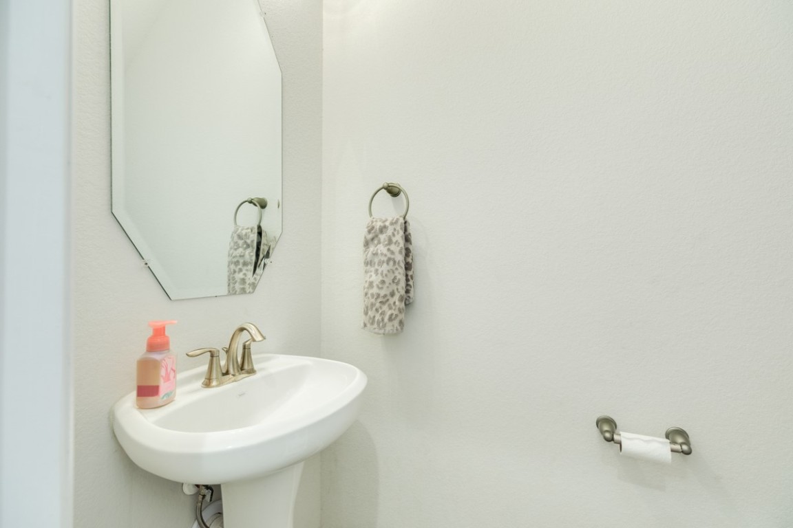 177 Bayou Bend Boulevard Angleton, TX 77515 - Photo 32 of 33 a bathroom with a sink and a mirror