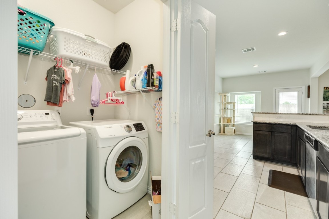 177 Bayou Bend Boulevard Angleton, TX 77515 - Photo 33 of 33 a view of living room washer and dryer