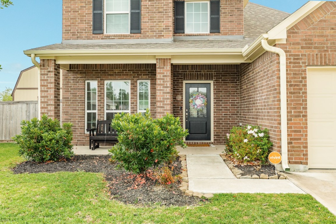 177 Bayou Bend Boulevard Angleton, TX 77515 - Photo 4 of 33 a front view of a house with garden