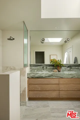 $2,438,000 | 3815 Chanson Drive, View Park, CA 90043