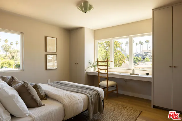 $2,438,000 | 3815 Chanson Drive, View Park, CA 90043