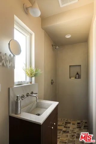 $2,438,000 | 3815 Chanson Drive, View Park, CA 90043