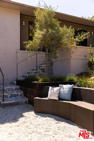 $2,438,000 | 3815 Chanson Drive, View Park, CA 90043