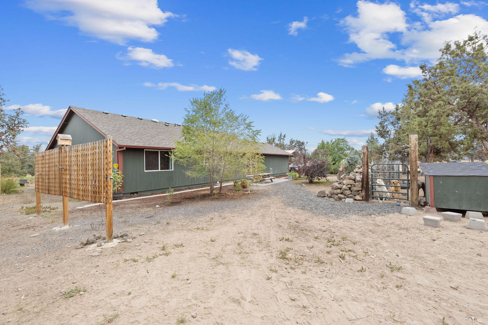 62821 Deschutes Road Bend, OR 97701 - Photo 3 of 19 Back
