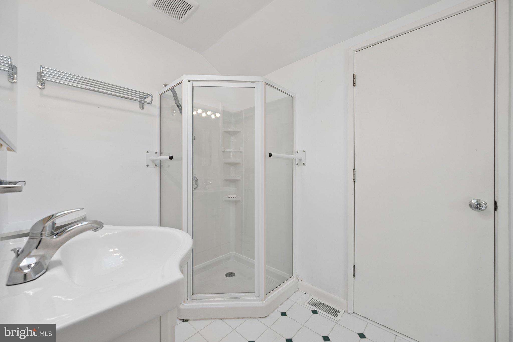 12725 Holdridge Road Silver Spring, MD 20906 - Photo 21 of 56 Bathroom