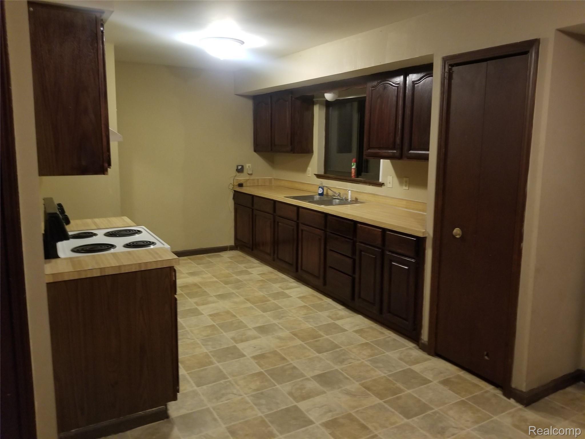 539 North Wilder Road Lapeer, MI 48446 - Photo 3 of 6 Wilder Kitchen.jpg