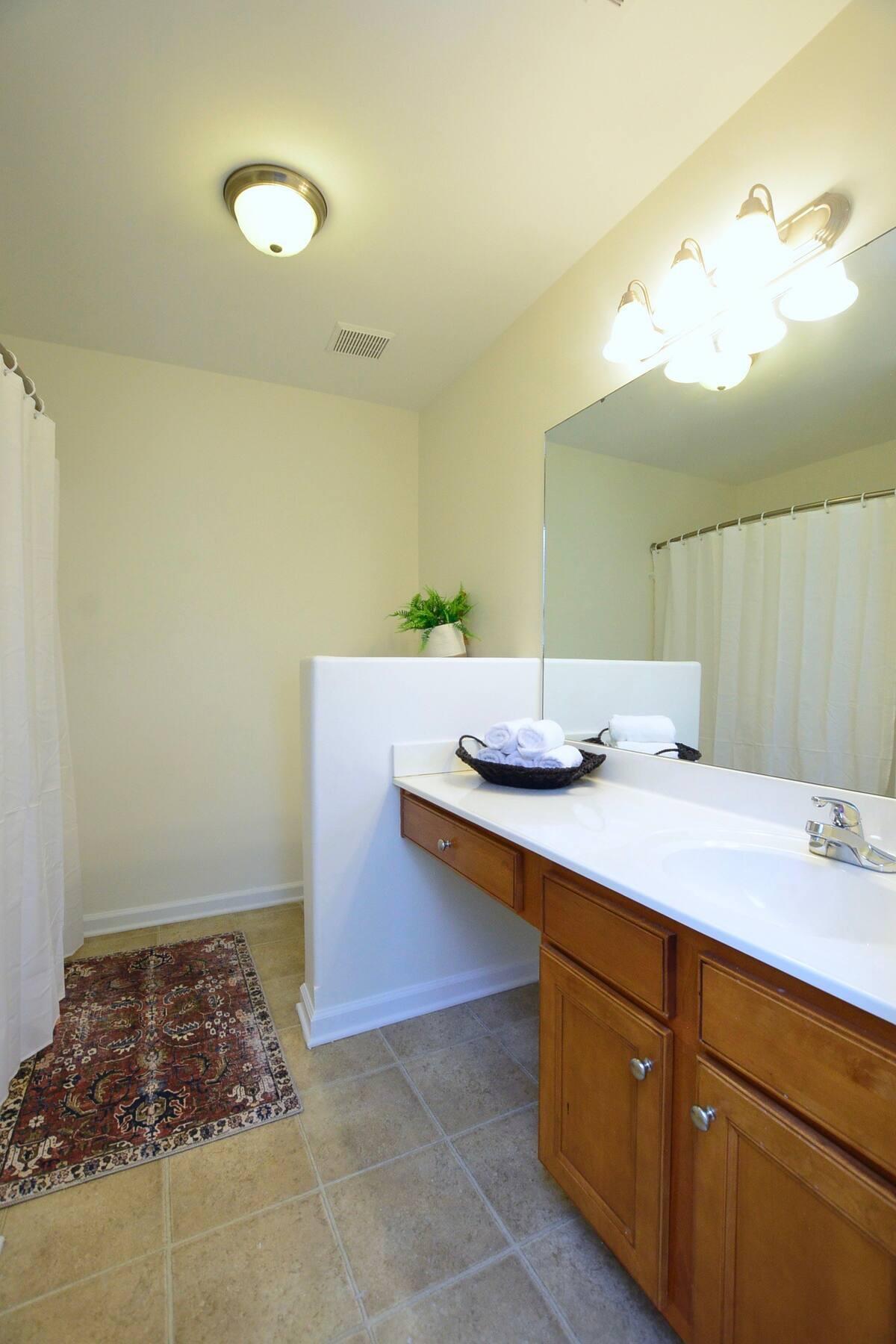 153 Mission Path Georgetown, KY 40324 - Photo 20 of 23 upstairs bath
